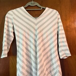 White House Black Market Fitted White and Blue 3/4 Sleeve T-Shirt